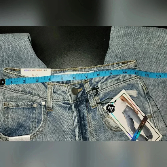 NWT TINSELTOWN Women's Distressed Blue Jeans Size 0 - Picture 3 of 7